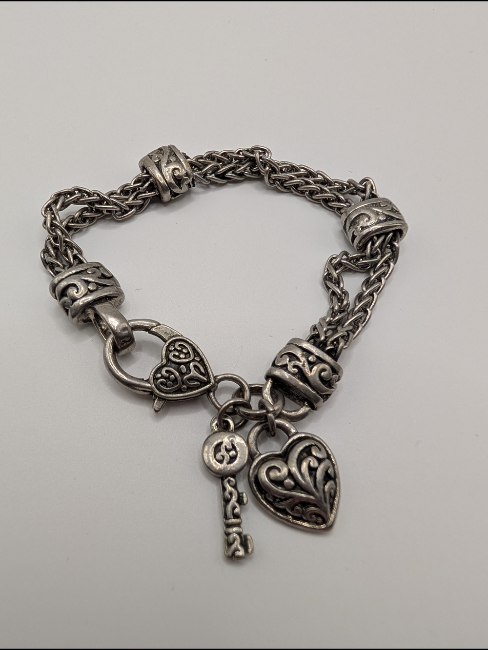 Vintage/Y2K Silver Tone Woven Chain Heart & Key Charm Bracelet